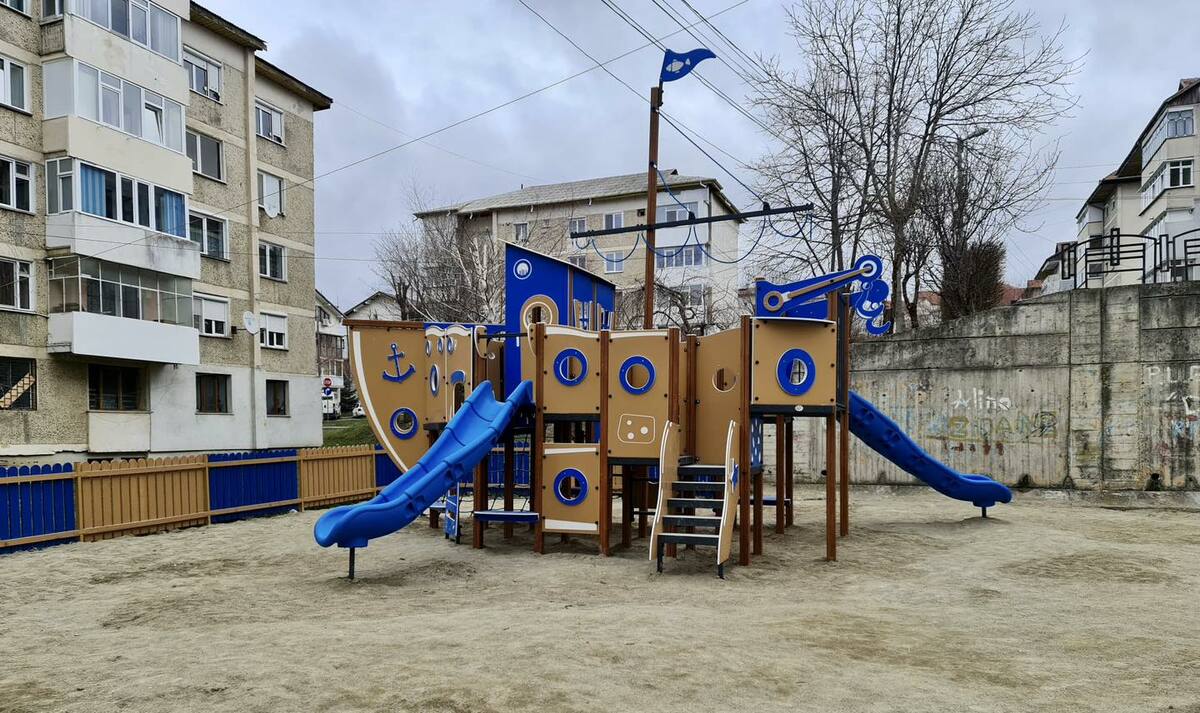 Kids playground - Mihai Viteazu Street, Piatra Neamț