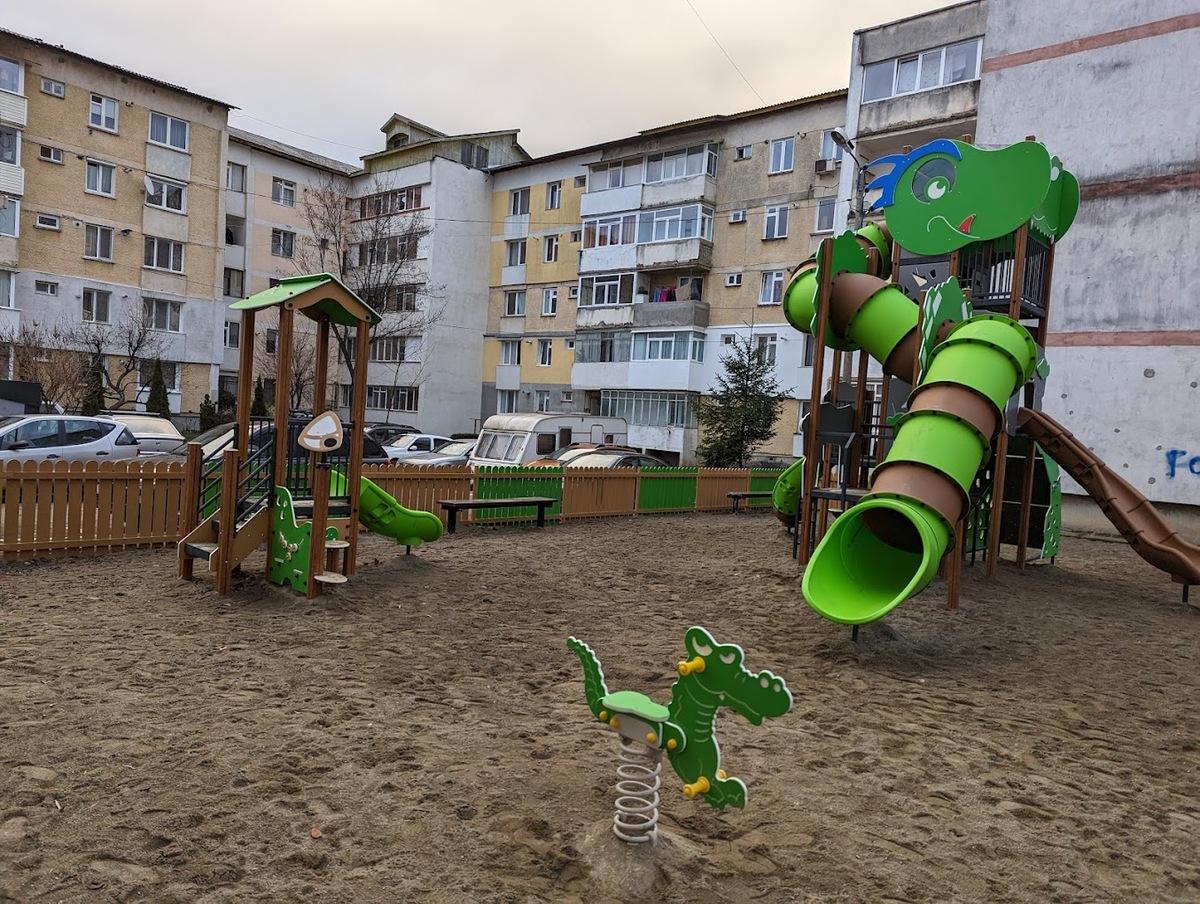 Kids playground - Ecoului Street, Piatra Neamț