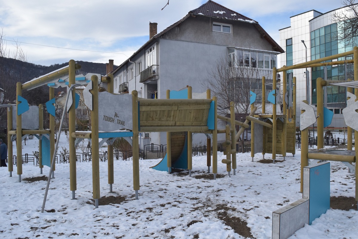 Kids playground - Decebal Boulevard, Piatra Neamț