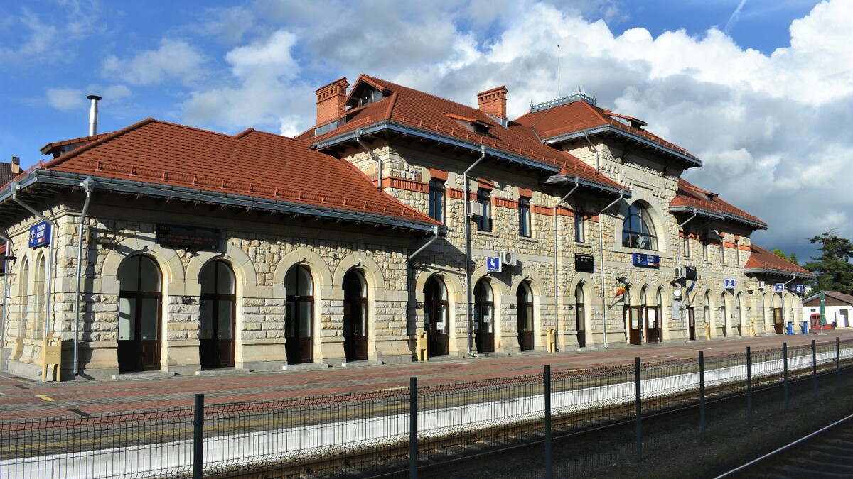 Piatra-Neamț railway station